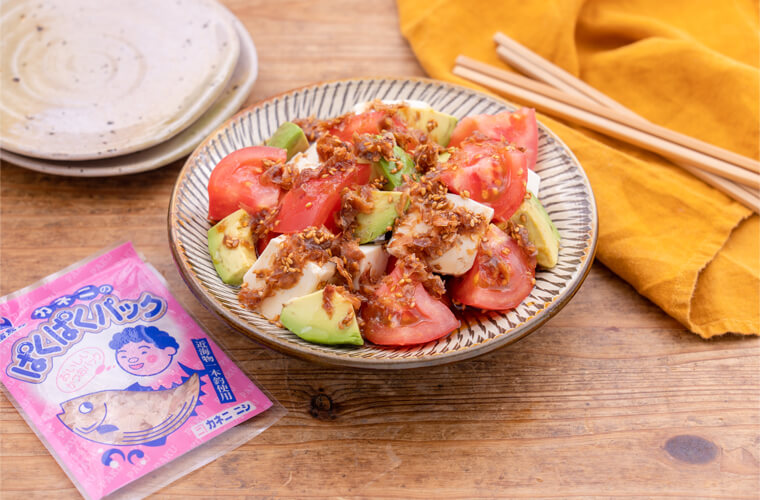 かつお節ドレッシングで食べる！アボカドと豆腐の和風サラダ
