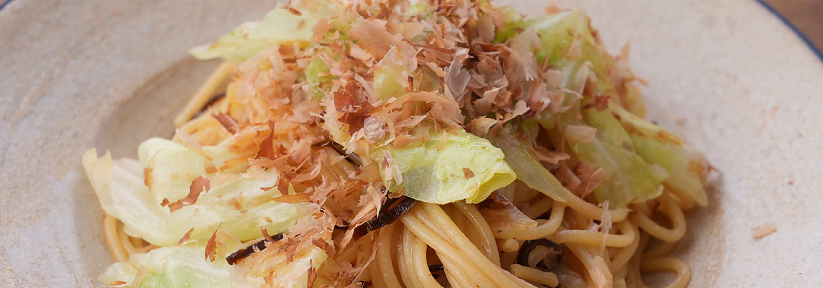 キャベツとかつお節の和風パスタ